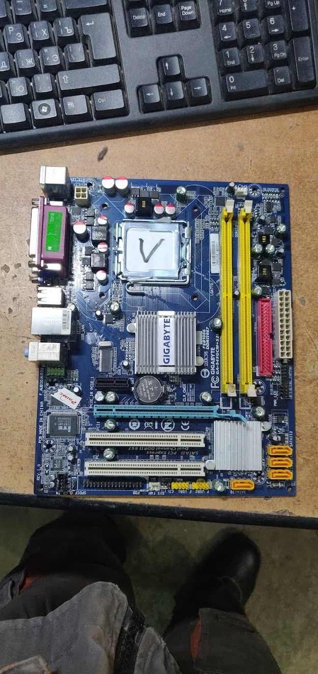 Мат. плата Gigabyte GA-945GCM-S2L rev1.0 LGA775 i945GC PCI-E+SVGA+GbLAN SATA MicroATX 2DDR2 № 212709 - фото фото фото 0