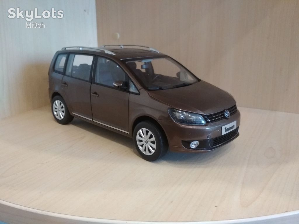 Volkswagen Touran 2010, 1/18 - фото фото фото 0