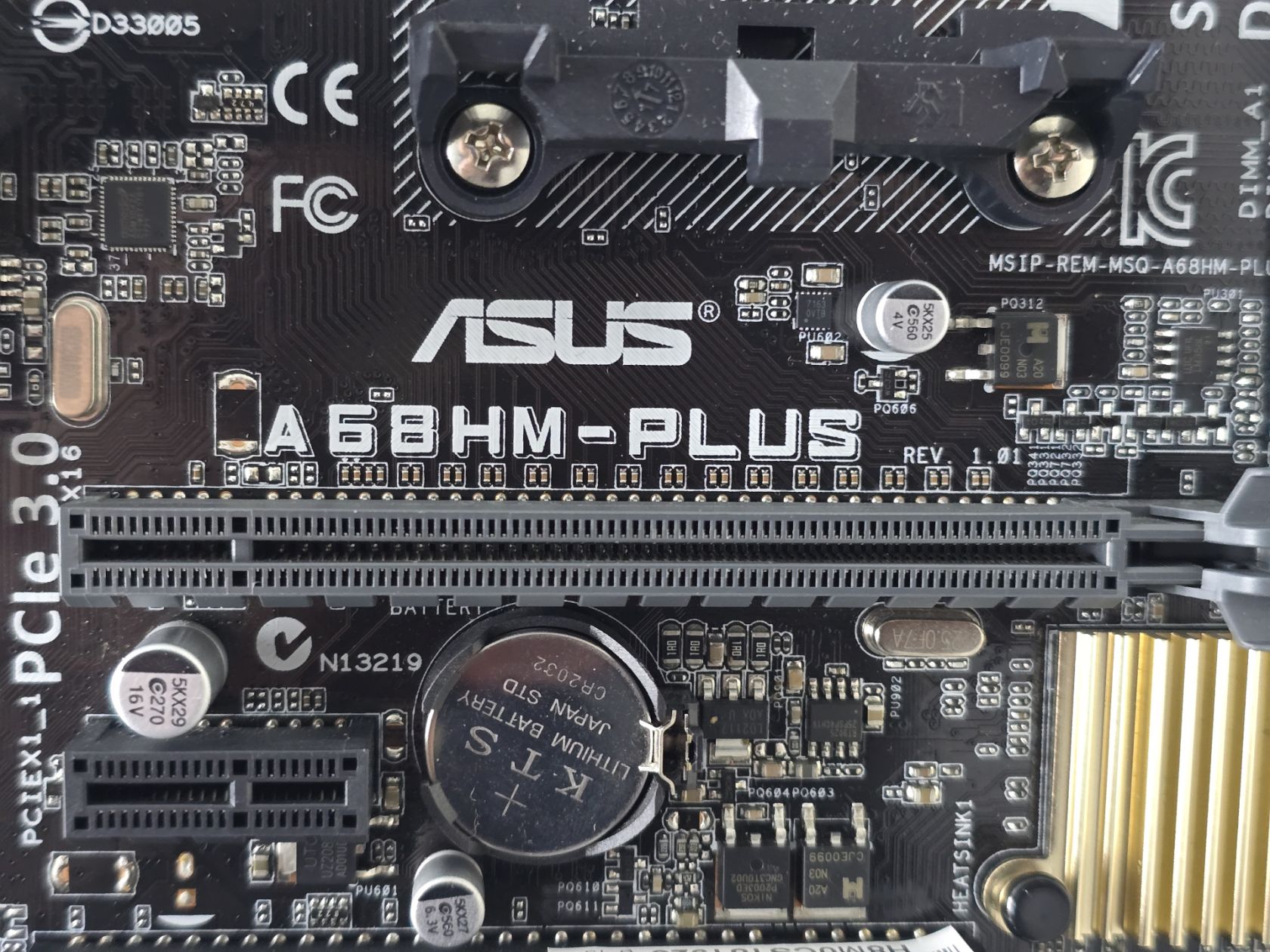 Материнська плата sFM2 ASUS A68HM-PLUS  (Socket FM2+,DDR3,б/у) - фото фото фото 2