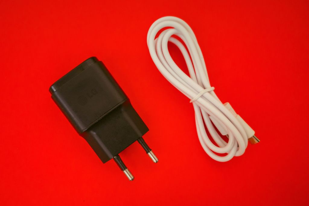 Зарядное Оригинал LG MCS-02ER      (850 мА) Зарядка - фото фото фото 0