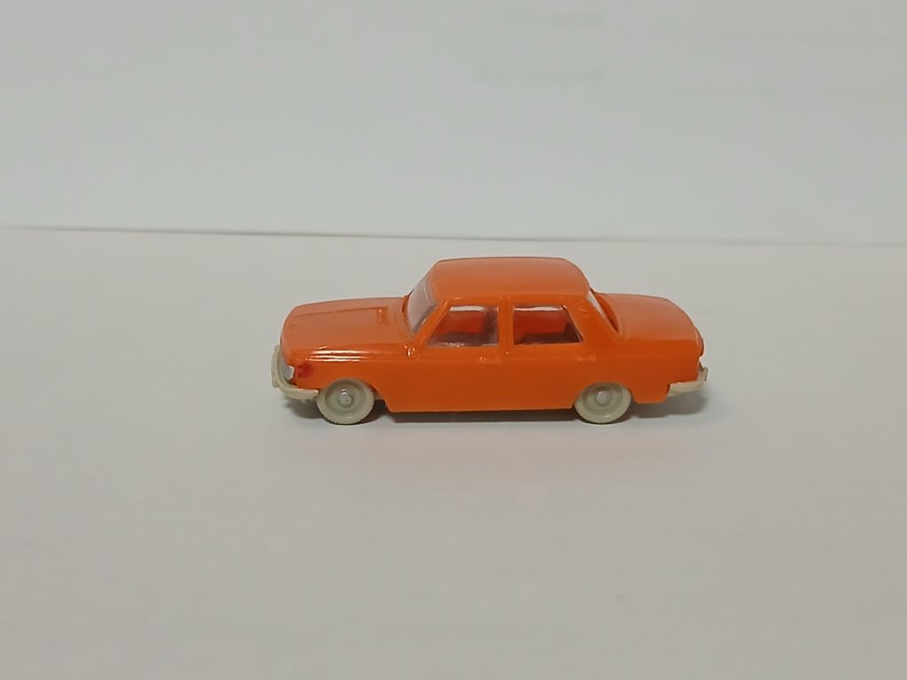 Автомобіль WARTBURG 353. ESPEWE/PERMOT 1:87 H0  (71037). - фото фото фото 2