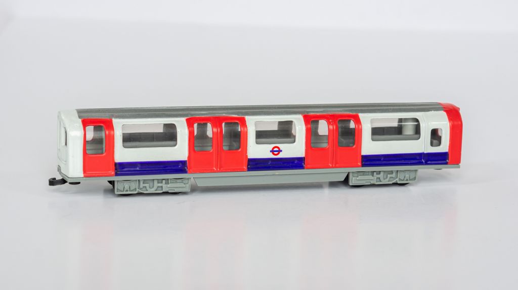 1:100 London Underground Tube Train, Juniors #K712 - фото фото фото 2