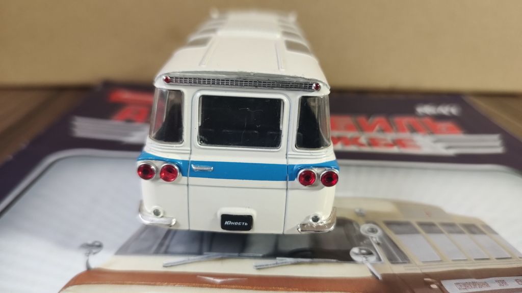 Колекційний автомобіль 1/43 Автолегенди СРСР №20 Автомобиль ЗІЛ-118 "Юність" - фото фото фото 1