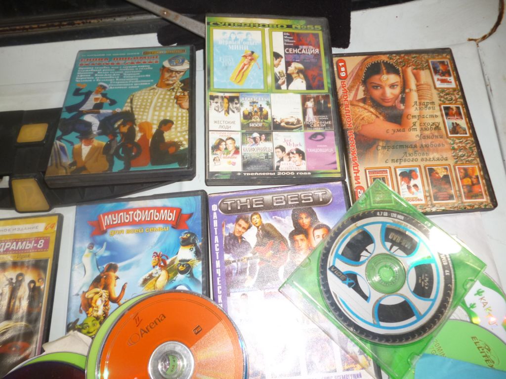 DVD диск с фильмами, сериалами и мультфильмами караоке и видео кассета - фото фото фото 1