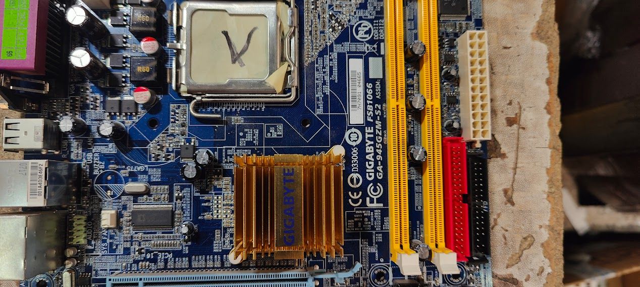 Мат. плата Gigabyte GA-945GZM-S2 rev6.6 LGA775 i945GZ SATA MicroATX 2DDR2 № 240104104 - фото фото фото 1