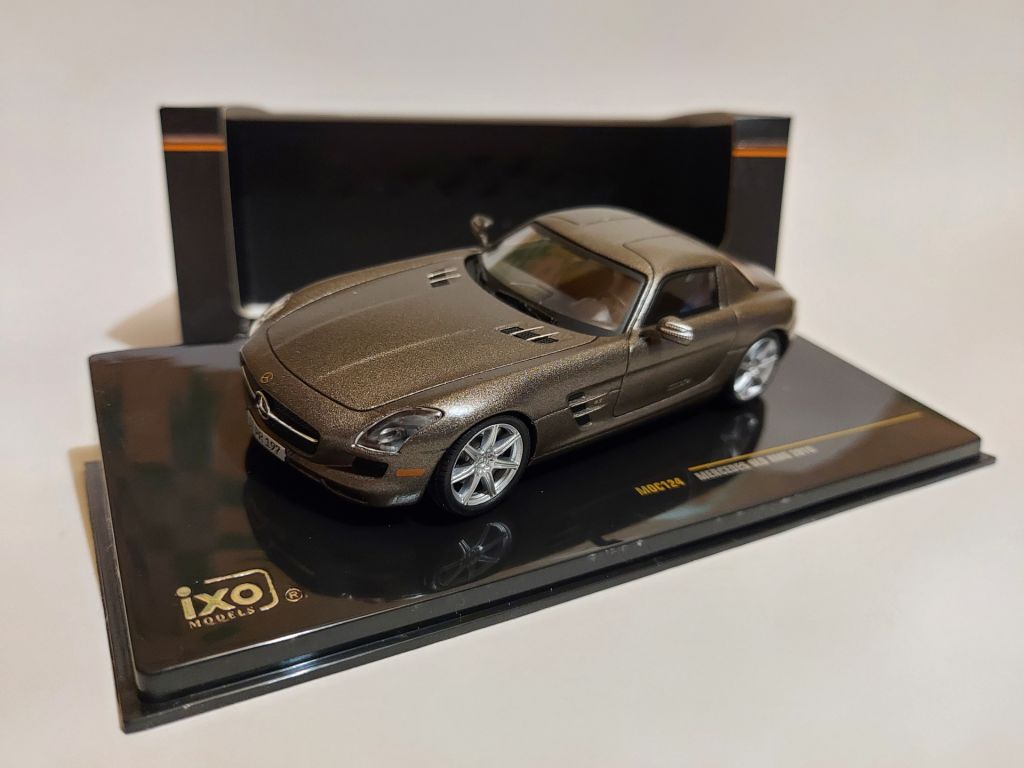 IXO 1:43 Mercedes-Benz SLS AMG  (2010) matt-brown - фото фото фото 1