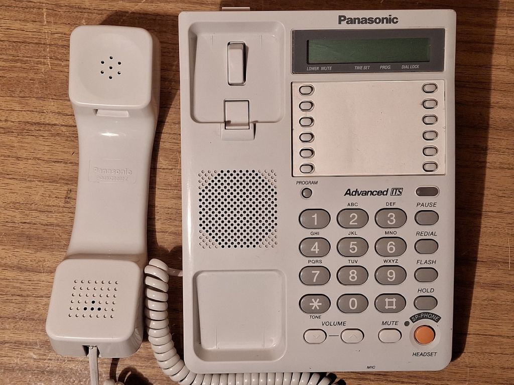 Телефон стационарный Panasonic KX-TS2365RUW - фото фото фото 3
