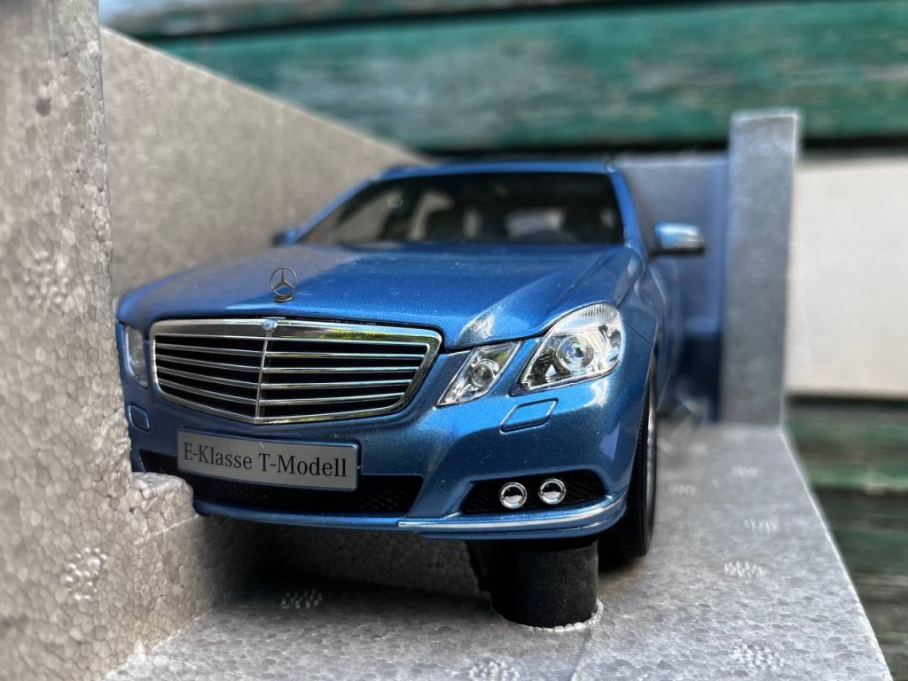 Mercedes Benz E-classe T-modell by Minichamps 1:18 - фото фото фото 1