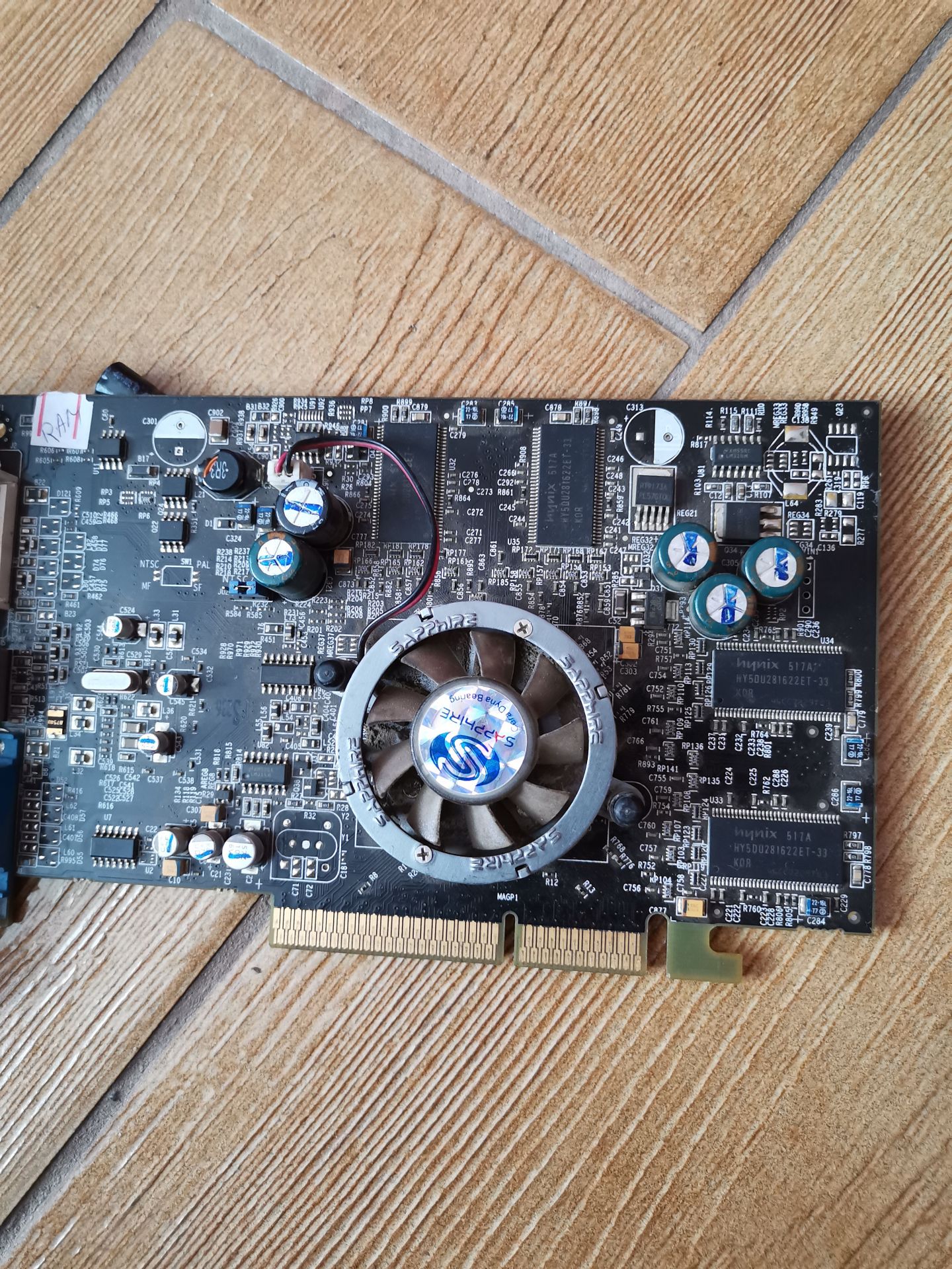 Видеокарта Radeon 9600XT 128mb AGP 8x - фото фото фото 4
