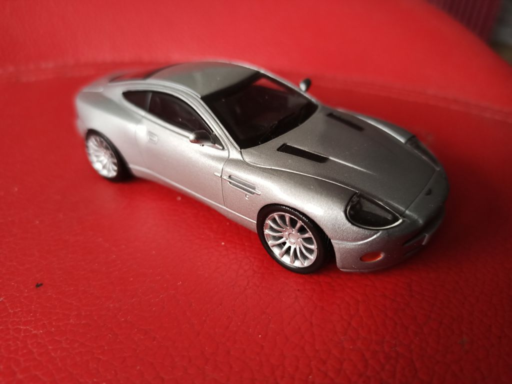 ASTON  MARTIN   V12  VANQUISH   1:43 DeAgostini - фото фото фото 1