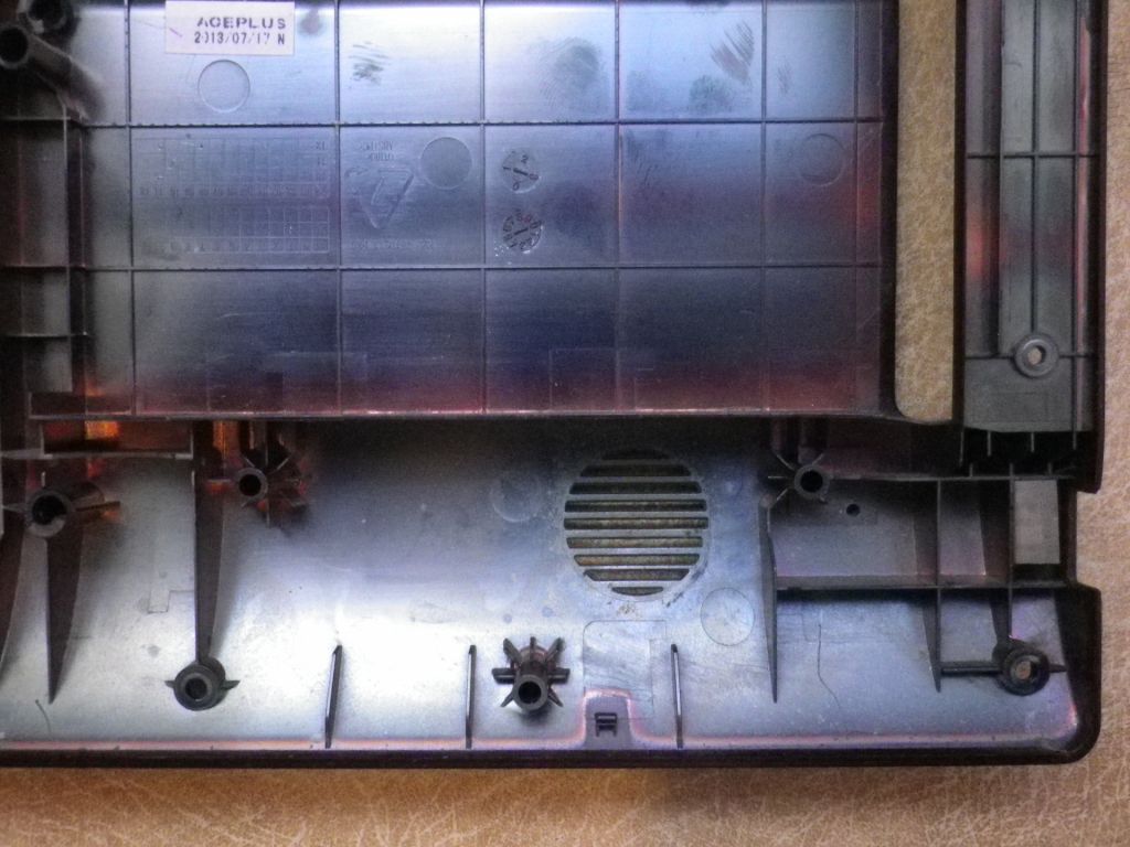 Б/У Корпус низ  (піддон) без сервісних кришок на msi Notebook MS-1757 - фото фото фото 5