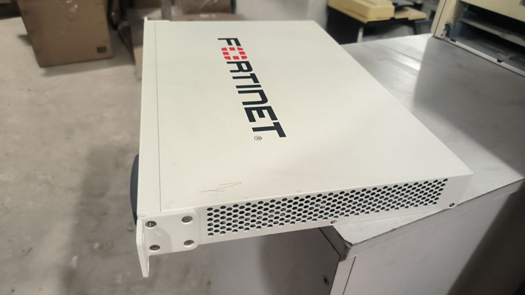 Мережевий екран Fortinet FG-200B - фото фото фото 3