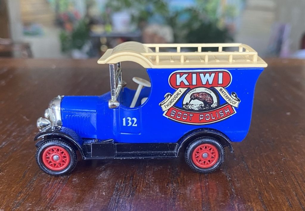 Модель автомобиля KIWI 1:43 LLEDO Англия - фото фото фото 6