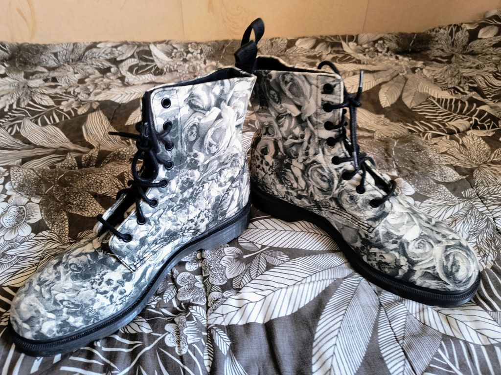 Черевики Dr.Martens Beckett Canvas Skull And Roses - фото фото фото 1