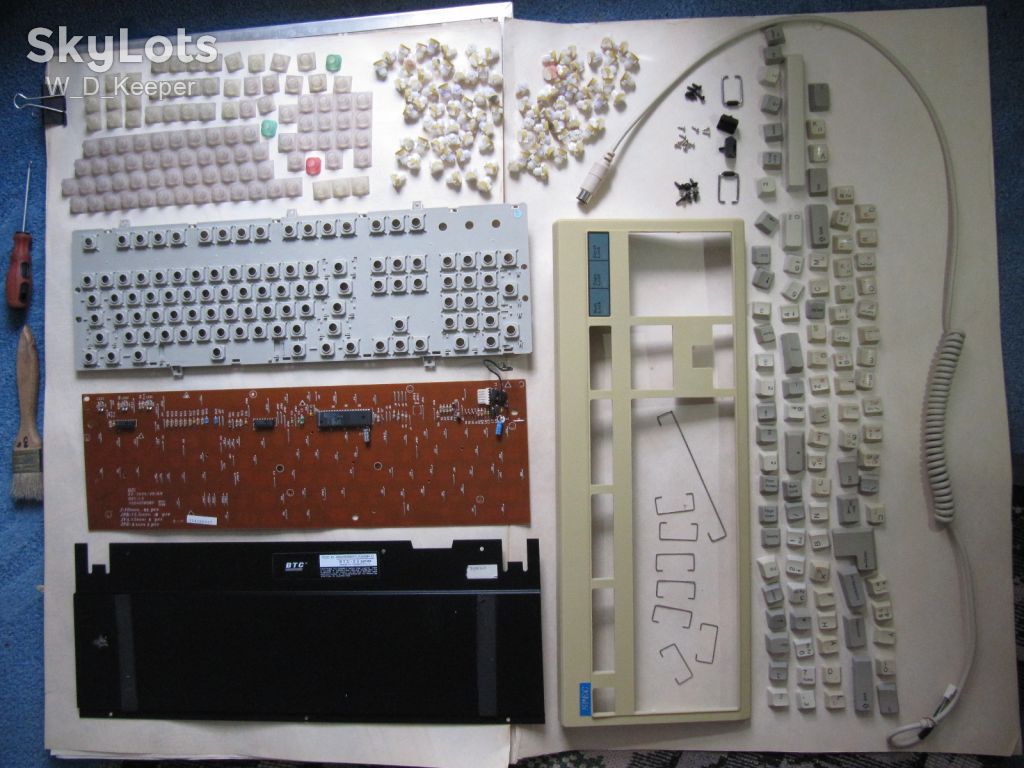 BTC 5339R AT / DIN, "вічна" механічна foil&amp;foam, сталеве дно, 1991 рік, колекційна клавіатура - фото фото фото 9