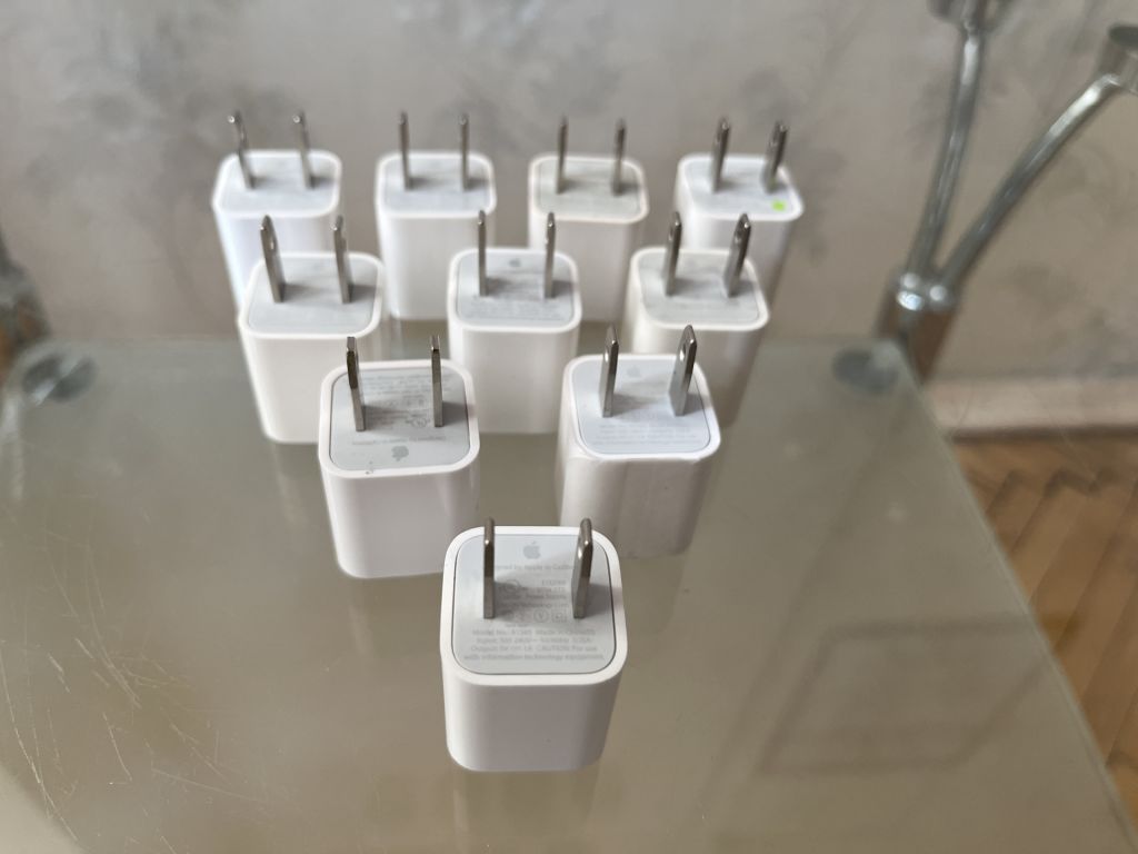 Оригинальные блоки зарядки Apple 5W USB Power Adapter     (модель A1385) - фото фото фото 6