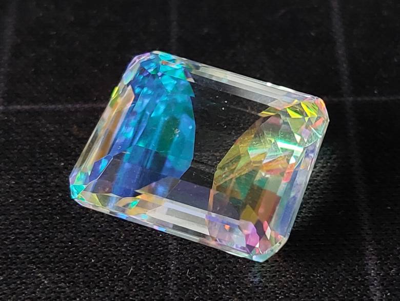 Радужный кварц 20.6 Ct - фото фото фото 1