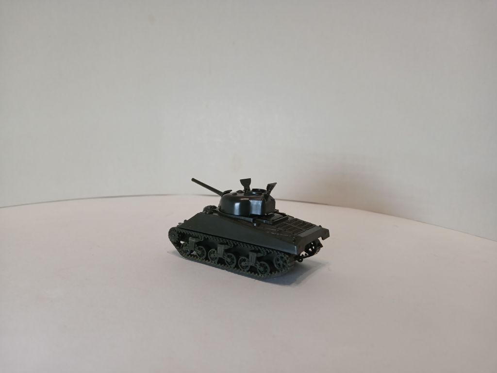 Бронетехніка. Танк SHERMAN. ROCO 1:87 H0  (42004). - фото фото фото 2