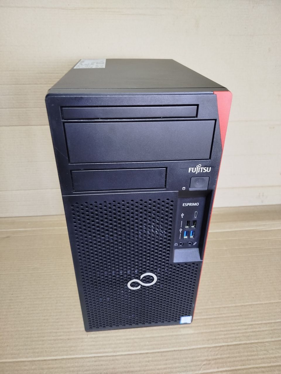Fujitsu Esprimo P957 Intel Core I5-6500 (3.20GHZ)0GBDDR4/0GBHDD/Intel HD Graphics 530 - фото фото фото 1