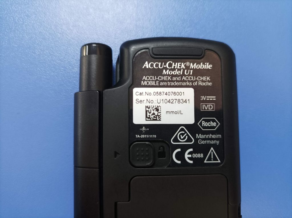 Глюкометр Accu-Chek Mobile Model U1 б/в без картриджа - фото фото фото 1