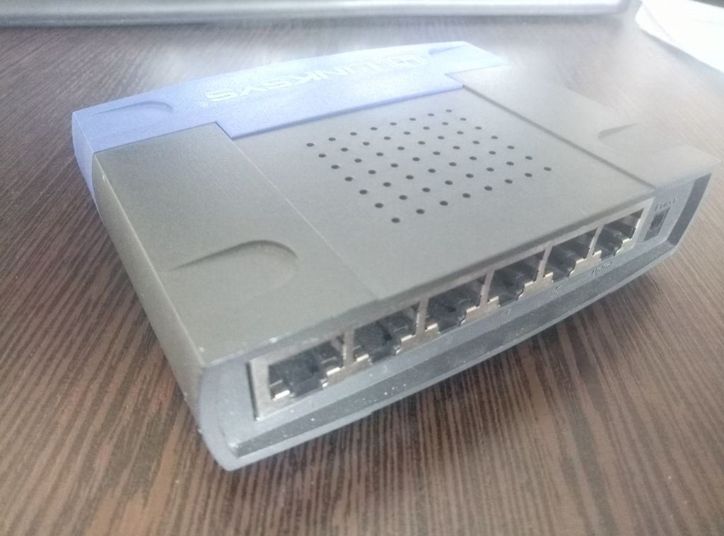 Workgroup hub LinkSys EFAH05W - фото фото фото 2