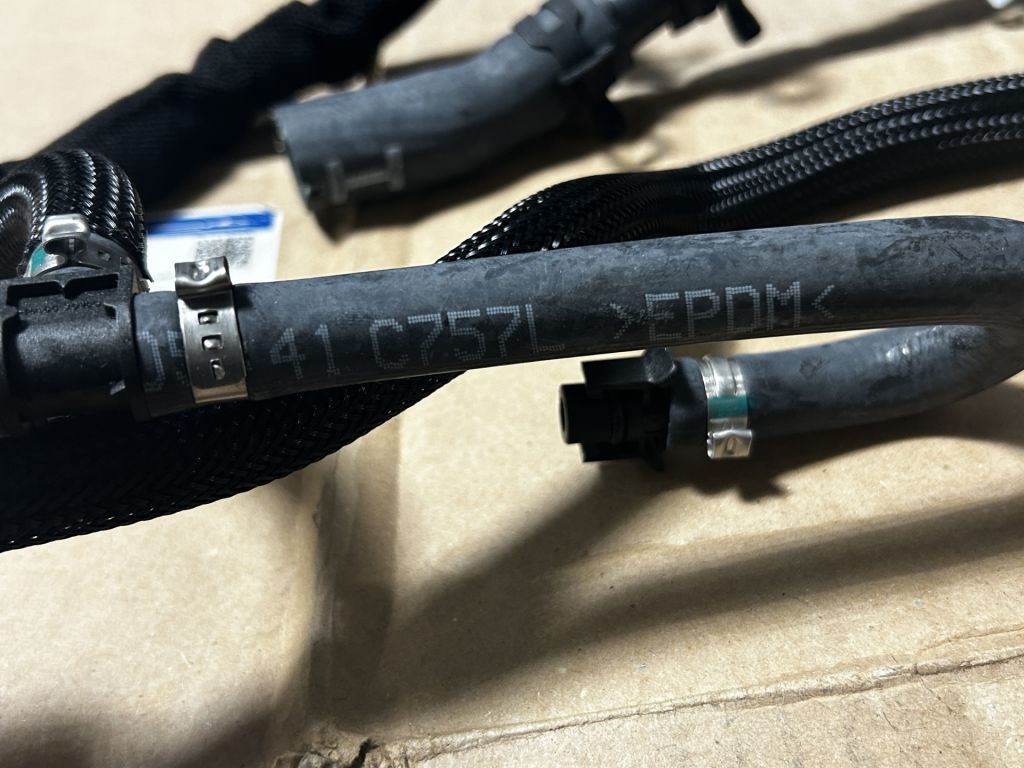 Патрубок системи охолодження Hose Assembly GV6Z-8K276-B - фото фото фото 3