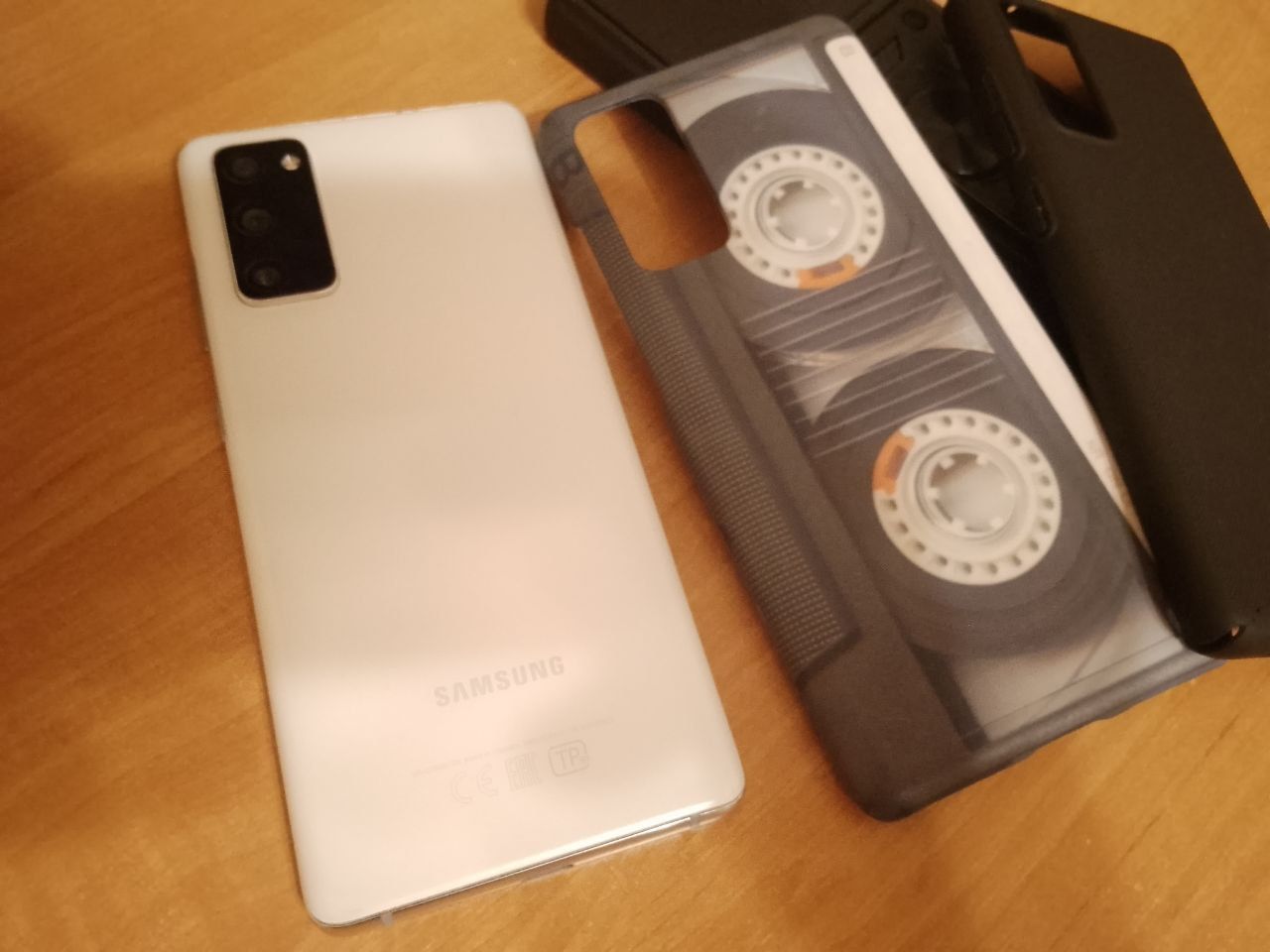 Продається телефон Samsung S20 FE у відмінному станi - фото фото фото 0