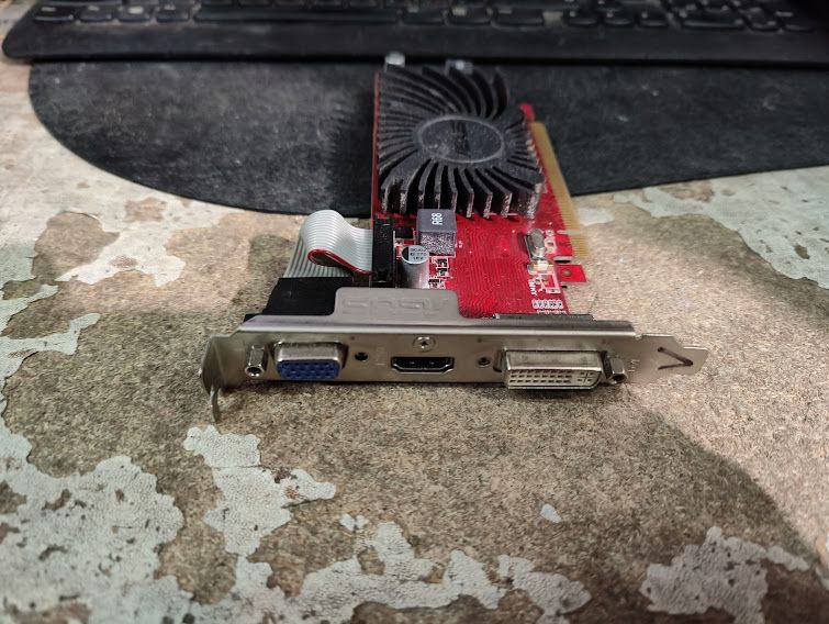Видеокарта Asus Radeon HD5450 EAH5450 SILENT/DI/1GD3  (LP) 1GB PCI-E № 250702104 - фото фото фото 1