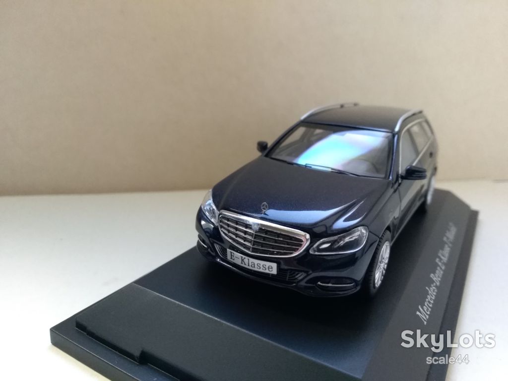 Mercedes-Benz E-Klasse Estate.Minichamps.1:43 - фото фото фото 2