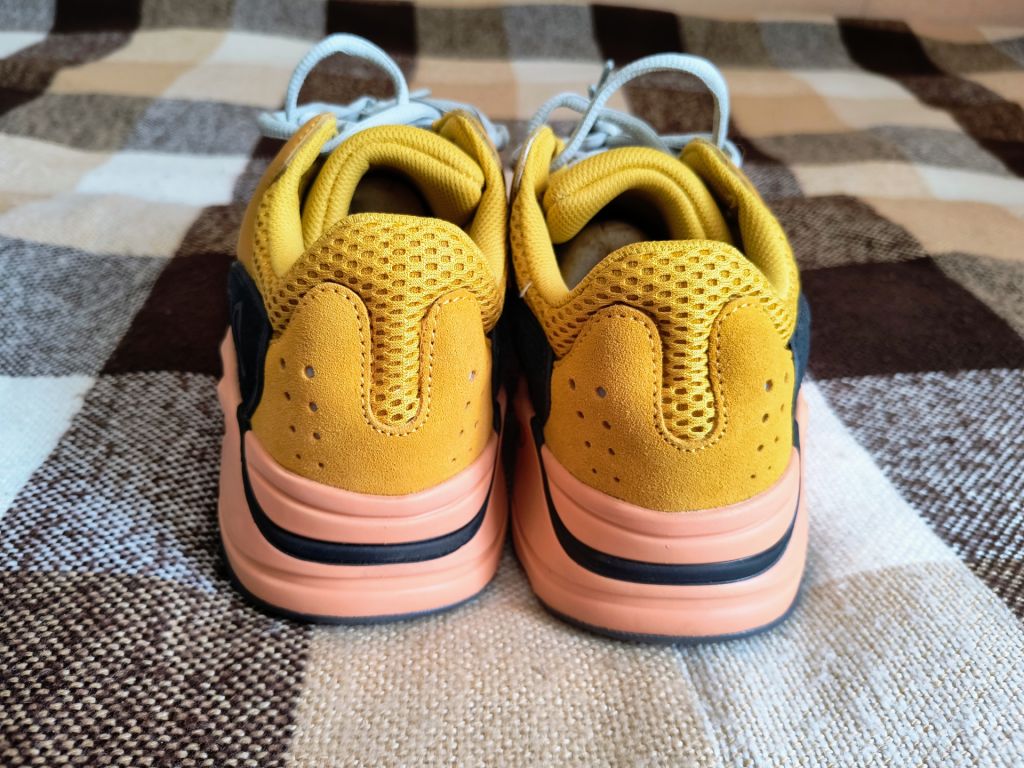 Кросівки Adidas Yeezy Boost 700 - фото фото фото 3