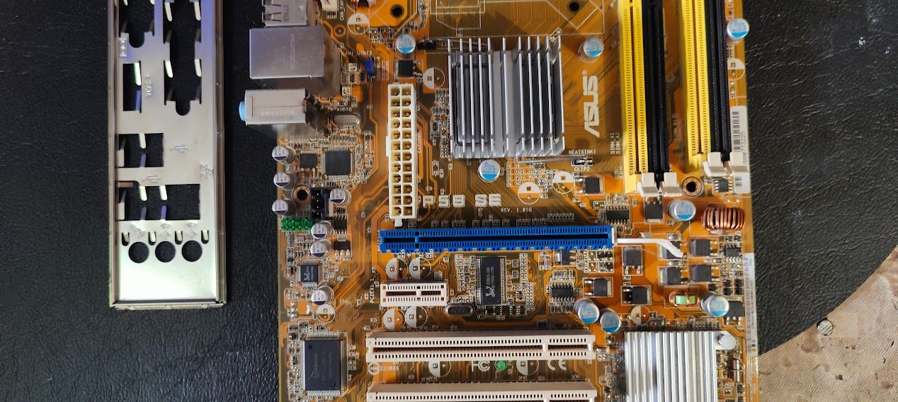 Мат. плата ASUS P5B SE LGA775 P965 PCI-E+GbLAN SATA ATX 4DDR2 № 240506103 - фото фото фото 1