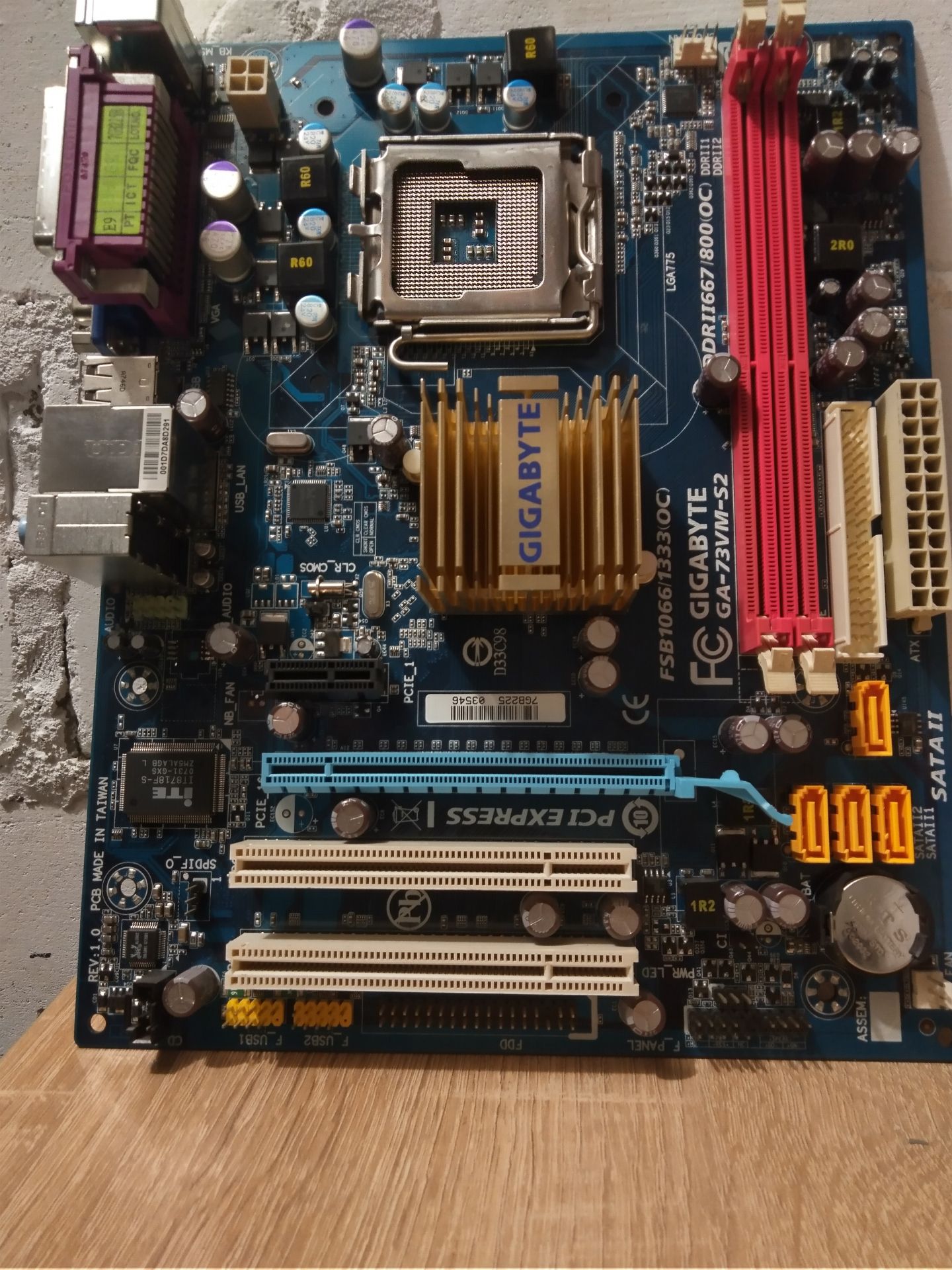 Материнська плата GIGABYTE GA-73VM-S2 MicroATX 2x DDR2 Socket LGA775 - фото фото фото 0