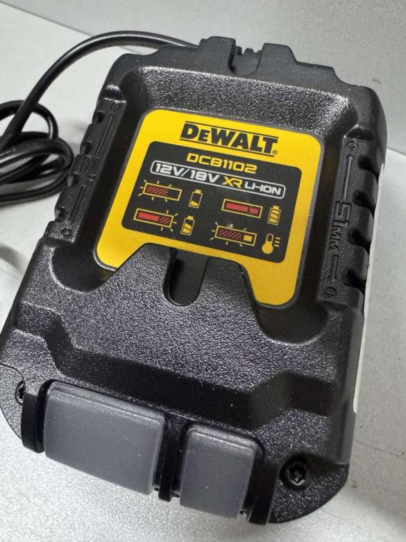 DeWALT DCB1102 Зарядное устройство Новое! - фото фото фото 3