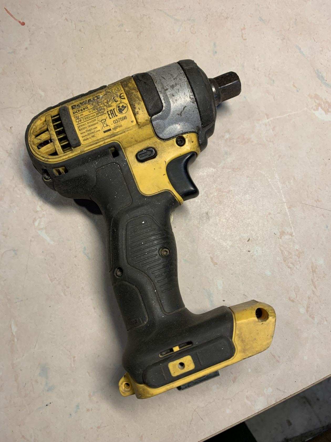 Акумуляторний ударний гайковерт DeWalt DCF880 - фото фото фото 0