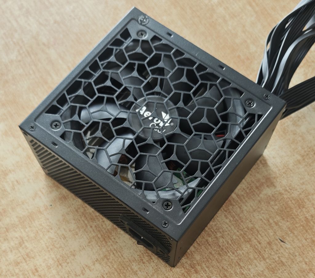 Блок живлення Aerocool Aero White 700W - фото фото фото 2
