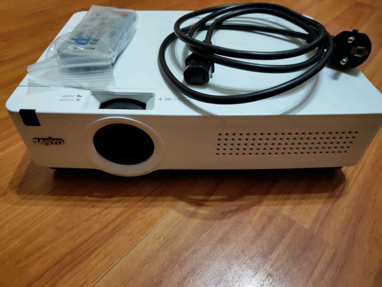 Проектор мультимедійний Sanyo PLC-XU300 - фото фото фото 0