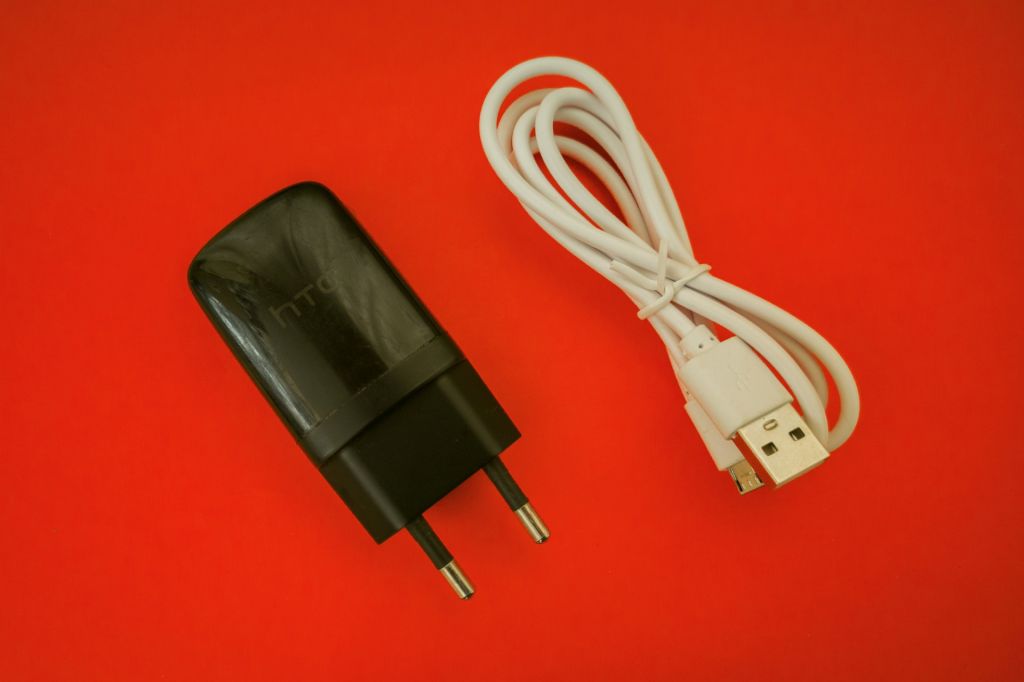Зарядное Оригинал HTC TC E250 5V 1A      (АТ000000246) Зарядка - фото фото фото 2