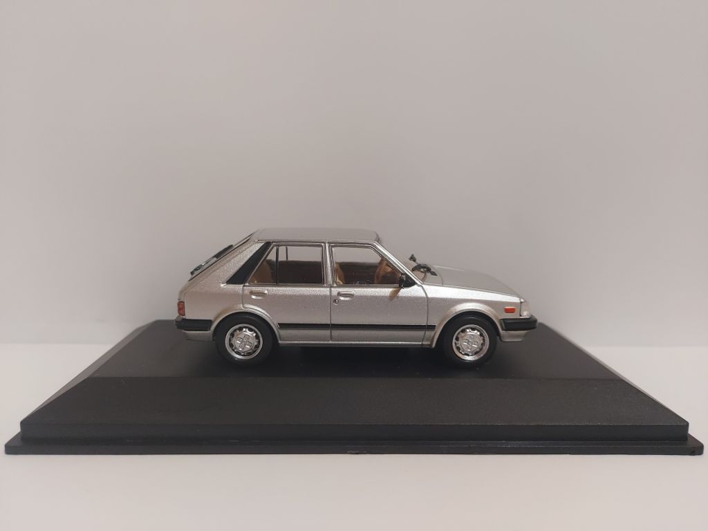 Hachette 1:43 Mazda 323  (1984) silver - фото фото фото 4