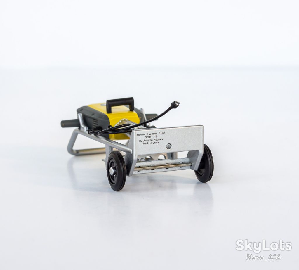 1:12 Wacker Neuson Hammer EH65, Universal Hobbies UH8082 - фото фото фото 4