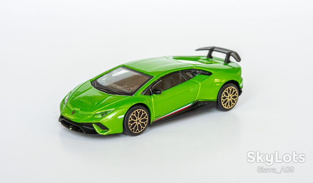 1:43 Lamborghini Huracan Performante green metallic, Bburago #12120 - фото фото фото 0