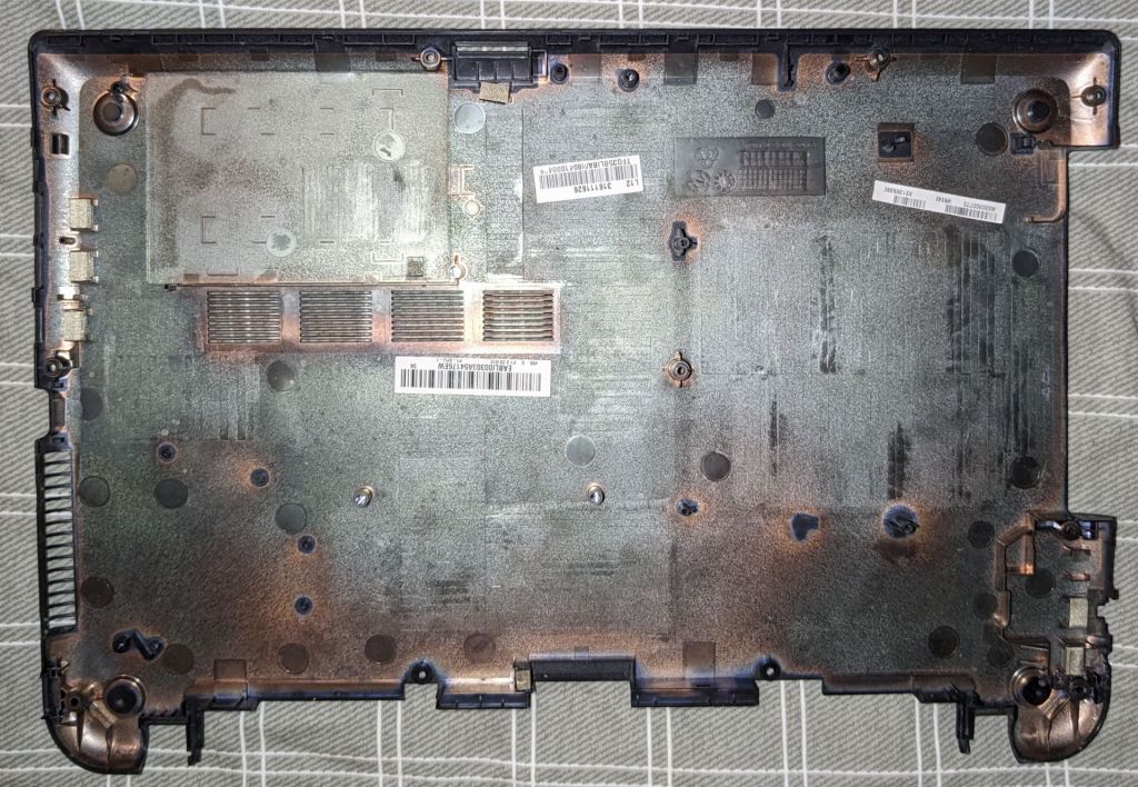 Дно ноутбука Toshiba L50 - фото фото фото 1