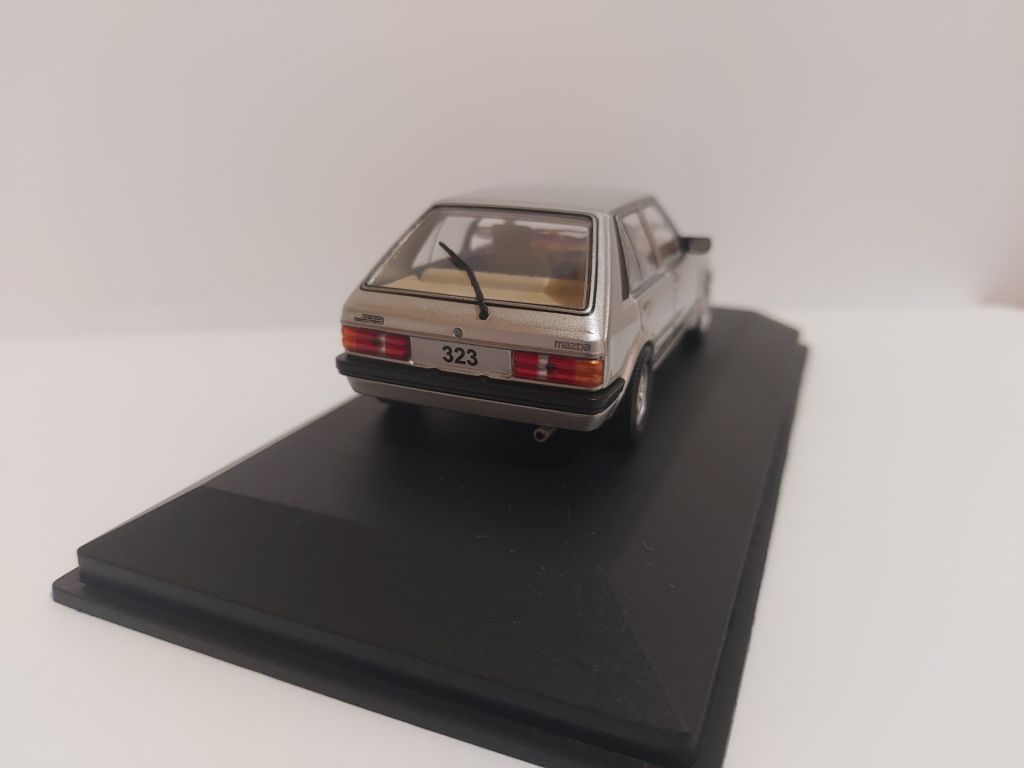 Hachette 1:43 Mazda 323  (1984) silver - фото фото фото 3