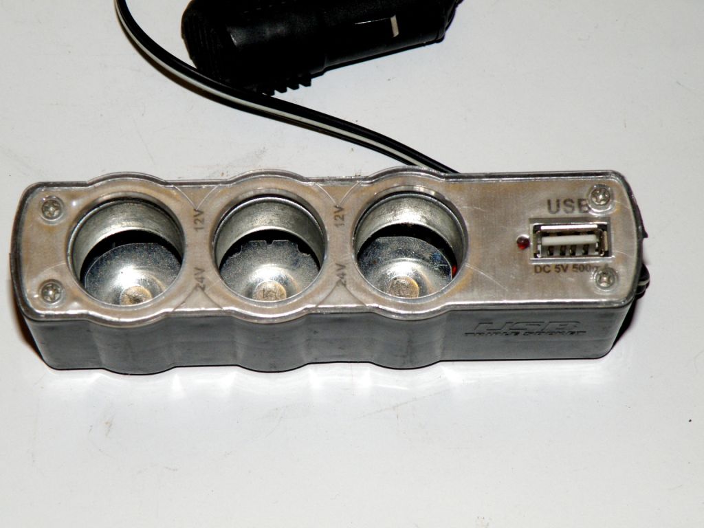Автомобільний зарядний пристрій USB Triple Socket 12/24V - фото фото фото 3