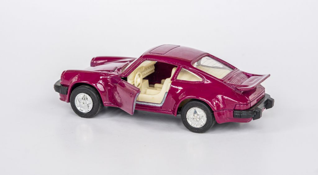 1:36 Porsche 911  (930) Turbo 1974-89 violet, WELLY #9040 - фото фото фото 2