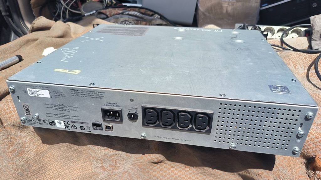 Бесперебійник APC Smart-UPS C 1000VA 2U   (SMC1000I-2U) - фото фото фото 2
