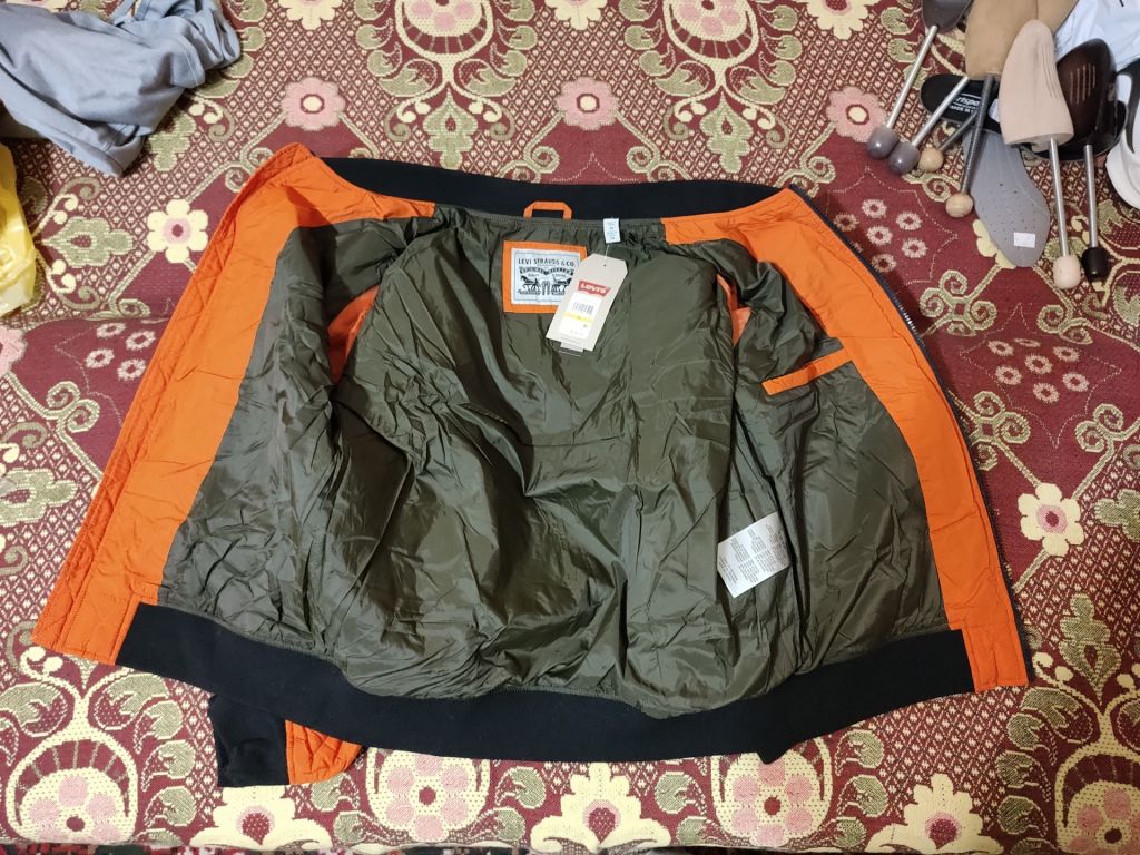 Бомбер Levis Dry Touch Nylon Quilted Utility Bomber Jacket - фото фото фото 10