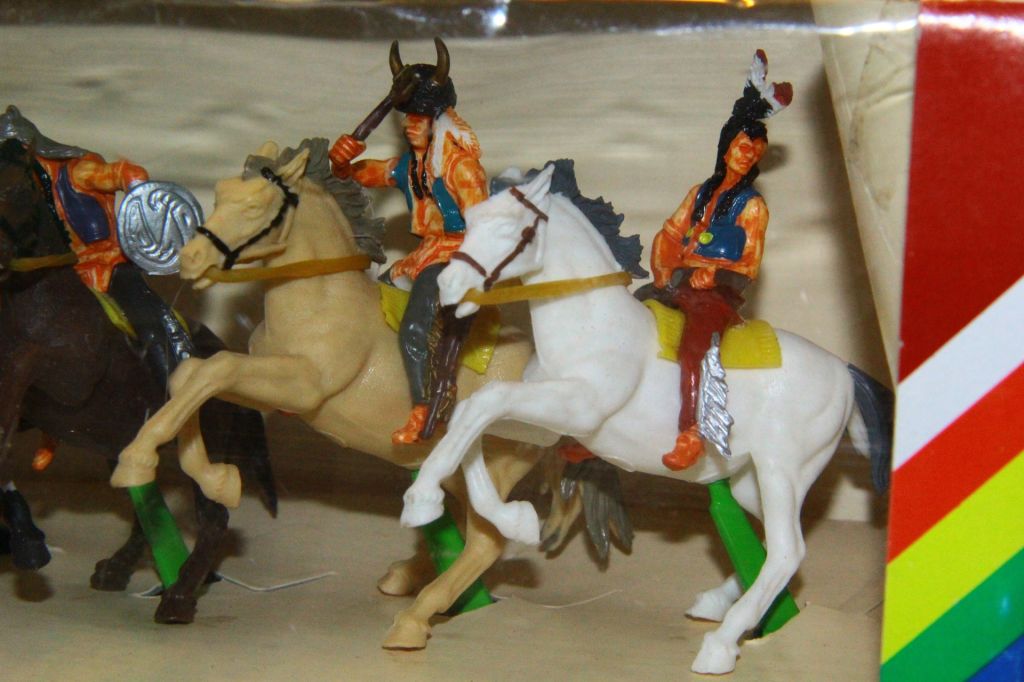 ІНДІАНЦІ НА КОНЯХ индейцы BRITAINS 54мм Англія  НАБІР №7404 - фото фото фото 3