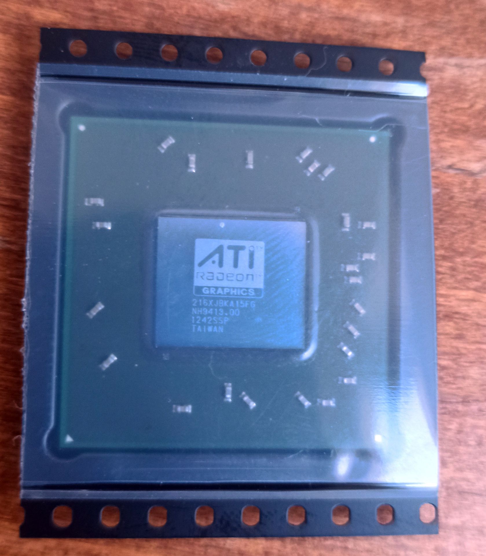 ATI 216XJBKA15FG Mobility Radeon X2600 M76-XT - фото фото фото 0