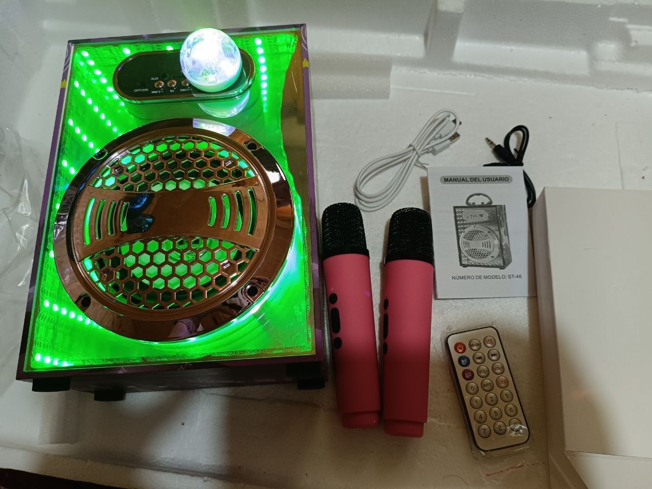 Портативна караоке-система з 2 мікрофонами та LED підсвіткою                            (Bluetooth, USB). Амазон - фото фото фото 1