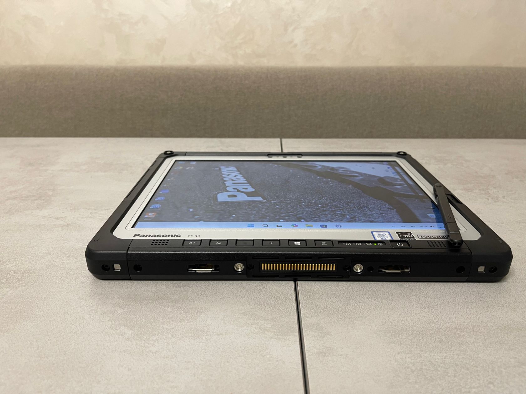 Захищений планшет Panasonic Toughbook CF-33, 12", i5-7300U, 16GB, 128GB, 4G LTE - фото фото фото 1
